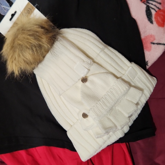 Calvin Klein White Beanie - Picture 1 of 3